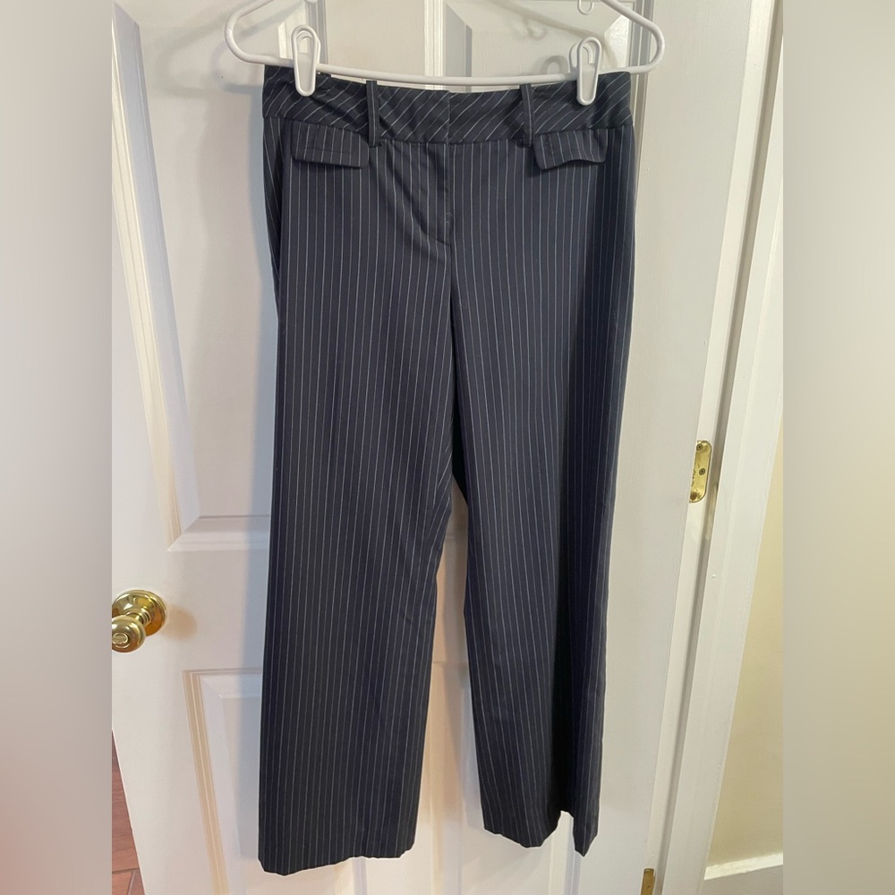 Ann Taylor Petite Pinstripe Dress Pants – “Laura” Style
Women’s Size 2P | EUC